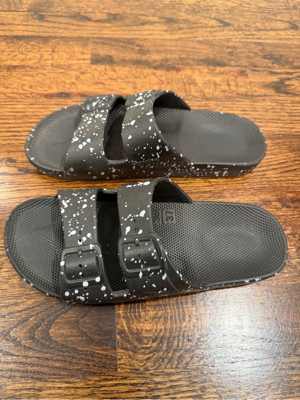 Freedom Moses Women's Black Double Strap Slide Sandals with White Speckle - Picture 3 of 5
